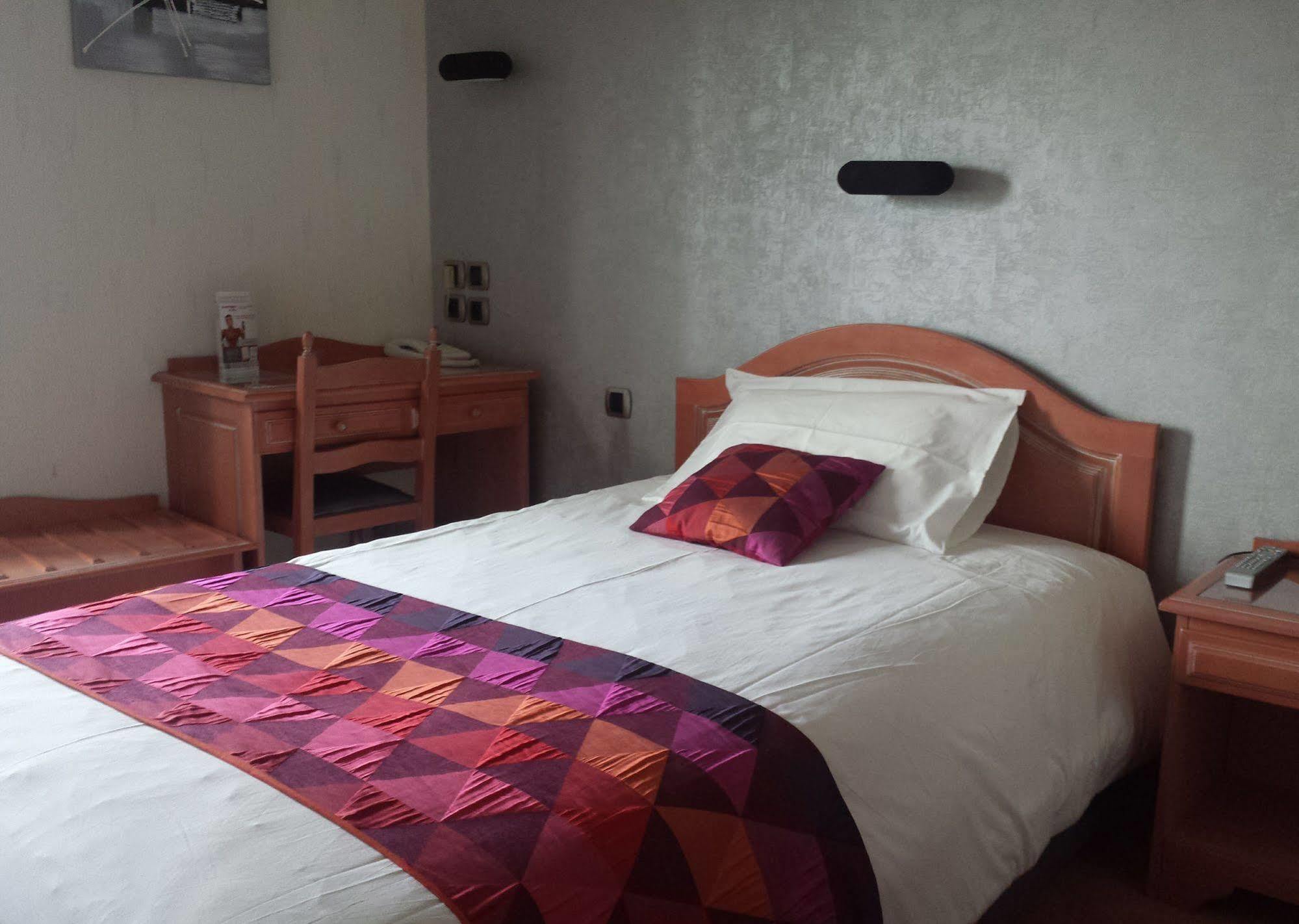 Contact Hotel Limoges - Hotel Des Deux Moulins 외부 사진