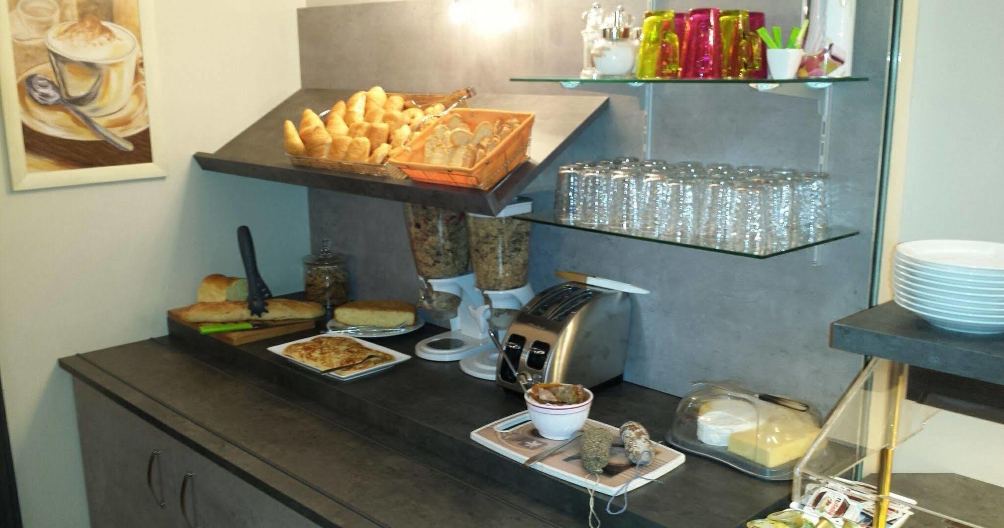 Contact Hotel Limoges - Hotel Des Deux Moulins 외부 사진